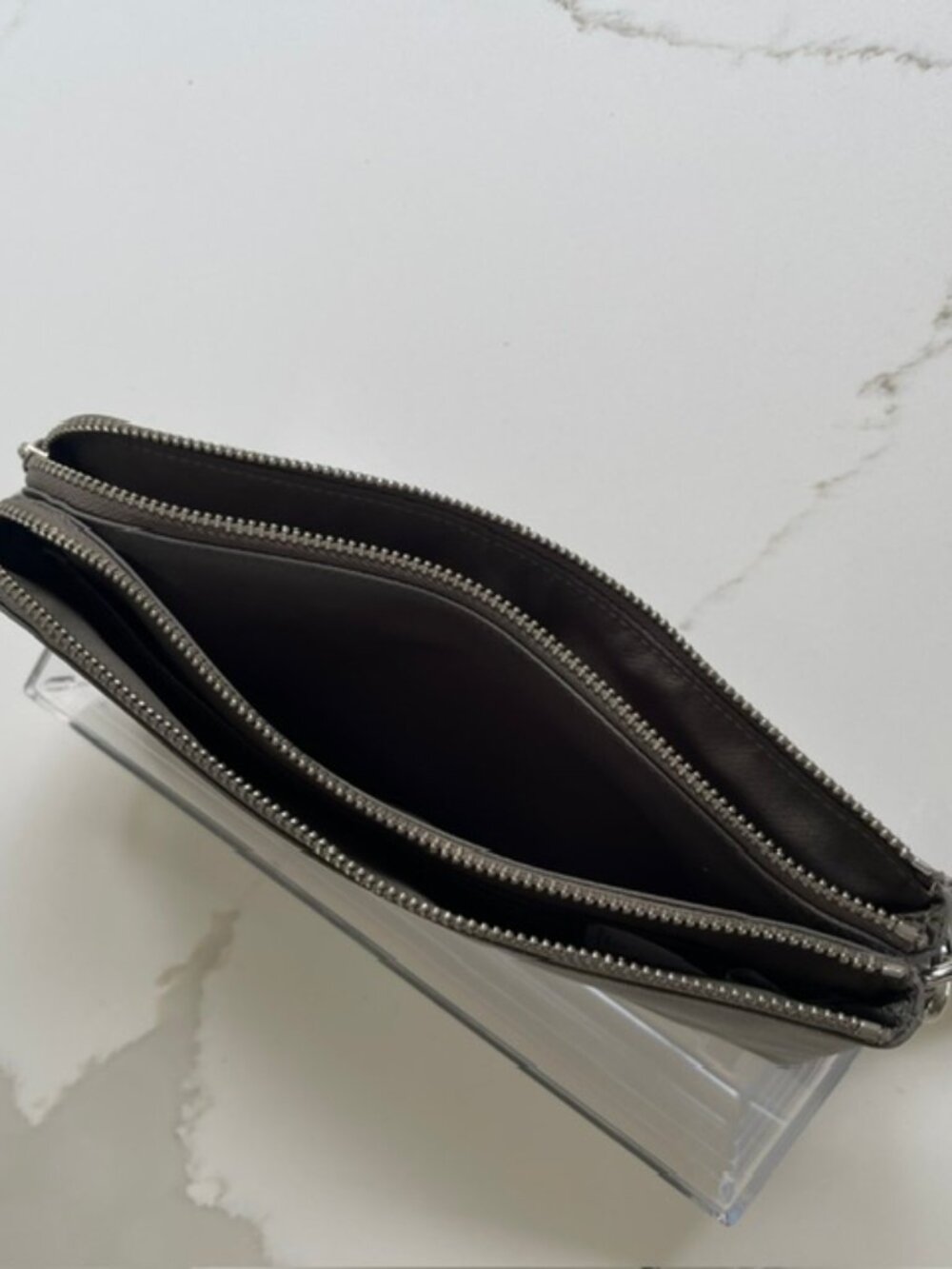 Lululemon Curved Wristlet in the highly sought-after Grey Sage neutral tone. - Picture 5 of 10